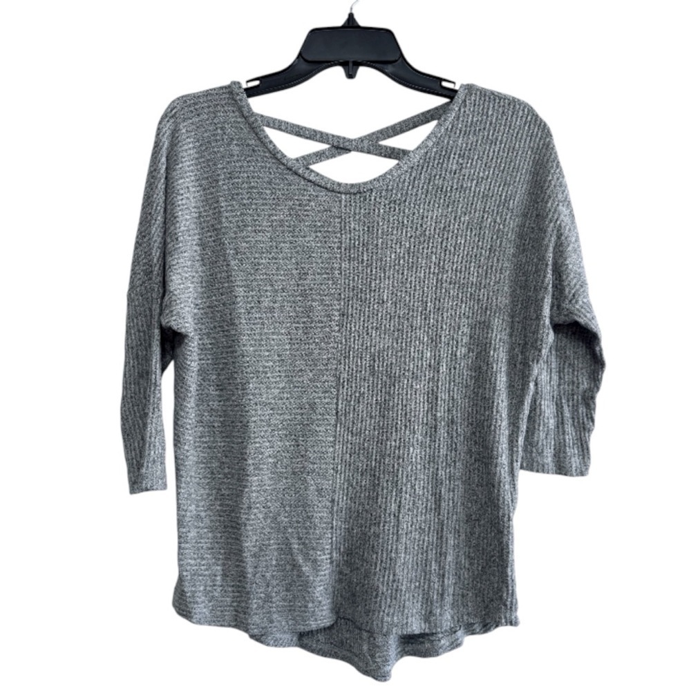 🧨 5/$25 Women’s Gray Long Top with Crisscross Back